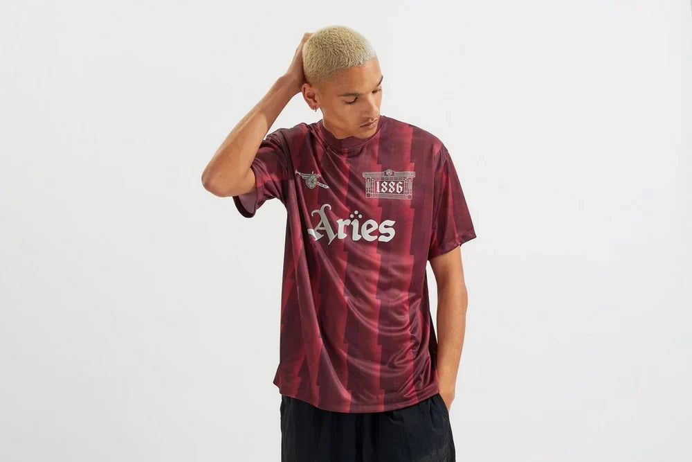 Camiseta del Arsenal x Aries Bolt